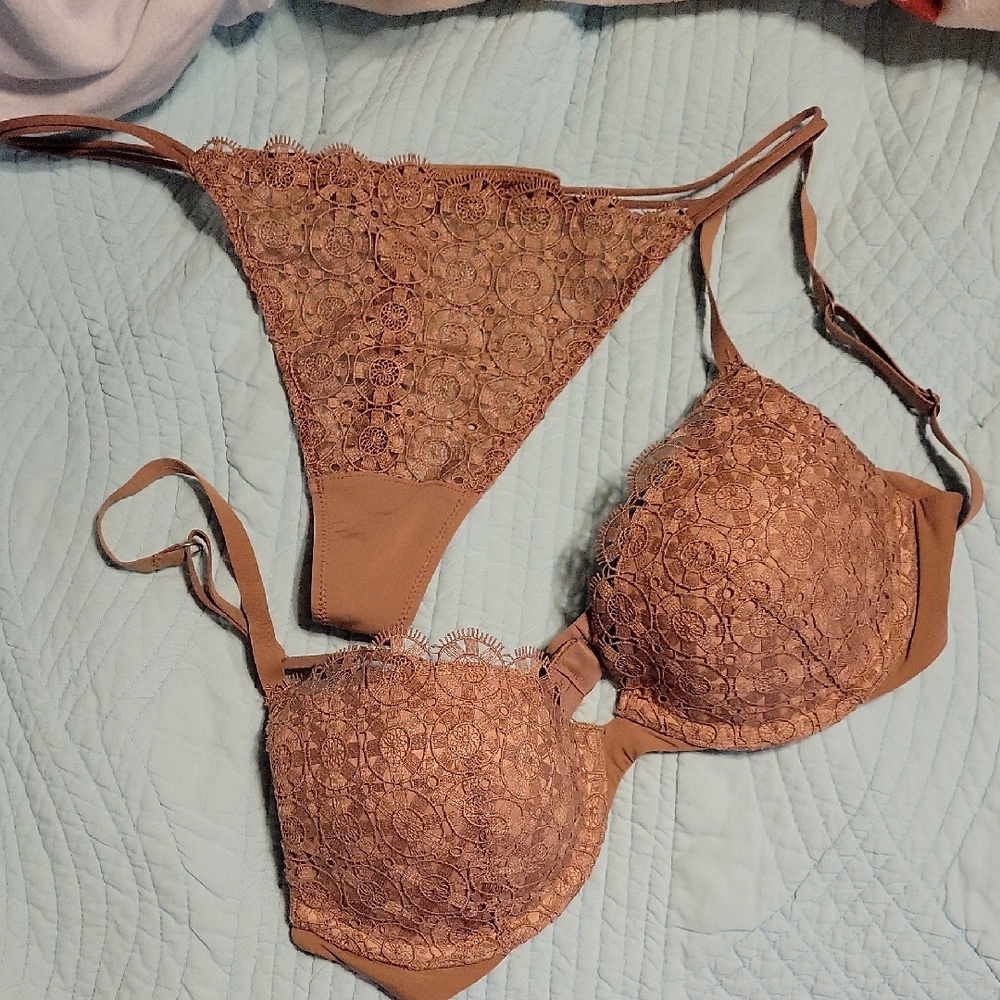 Victoria's Secret Vintage Biofit Lace Push-Up Bra & Low-rise Thong Set - Tan